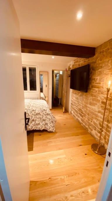 Studio Renove Avec Patio, Coeur Du Centre Ville Besançon Dış mekan fotoğraf