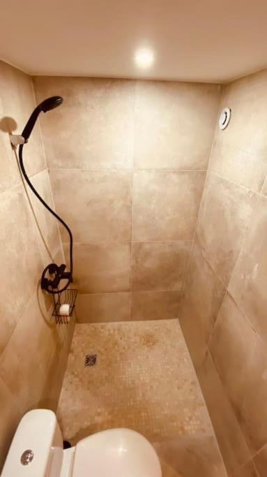 Studio Renove Avec Patio, Coeur Du Centre Ville Besançon Dış mekan fotoğraf