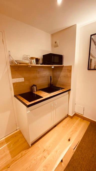 Studio Renove Avec Patio, Coeur Du Centre Ville Besançon Dış mekan fotoğraf