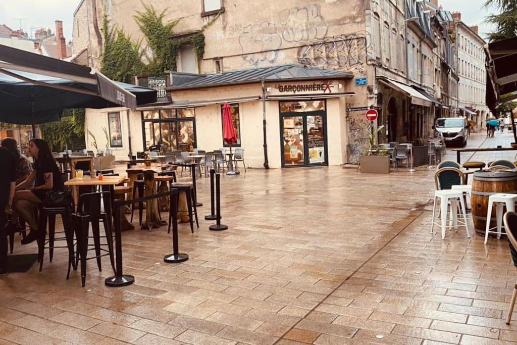 Studio Renove Avec Patio, Coeur Du Centre Ville Besançon Dış mekan fotoğraf